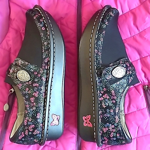 New In Box! Alegria Women's Black Floral Shoes Size 39 - Picture 4 of 10